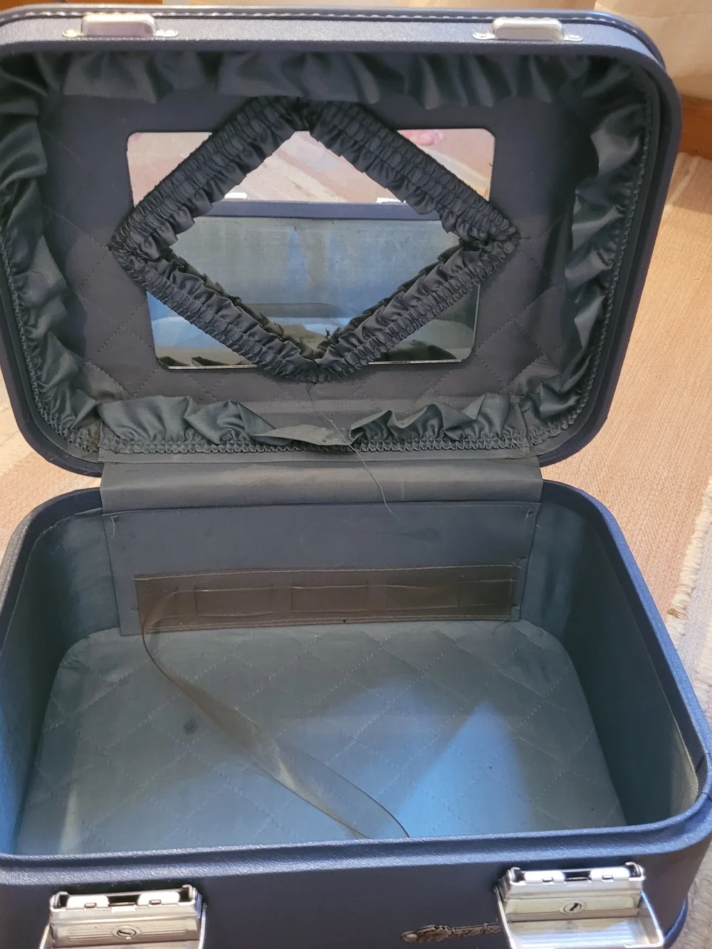 Women's Baby Blue Small Train Case, Monarch Brand, In Excellent Shape!